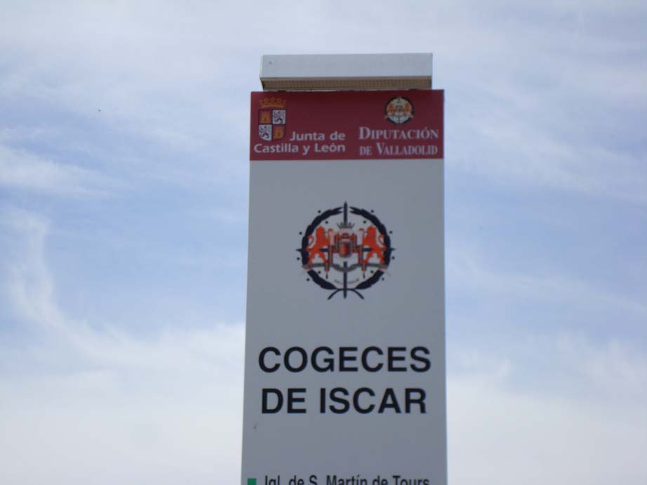 cartel a la entrada del pueblo de Cogeces de Íscar