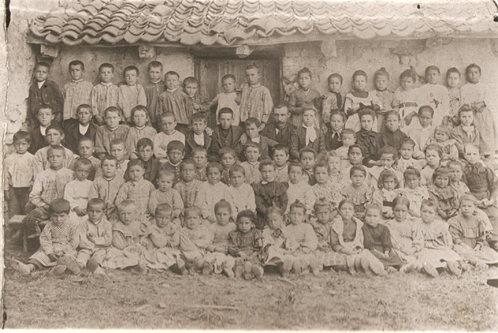 Foto antigua del colegio a principios del siglo XX